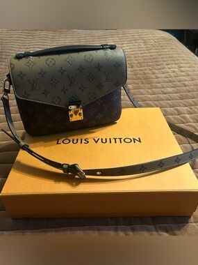 Louis Vuitton Pochette Métis monogram reverse